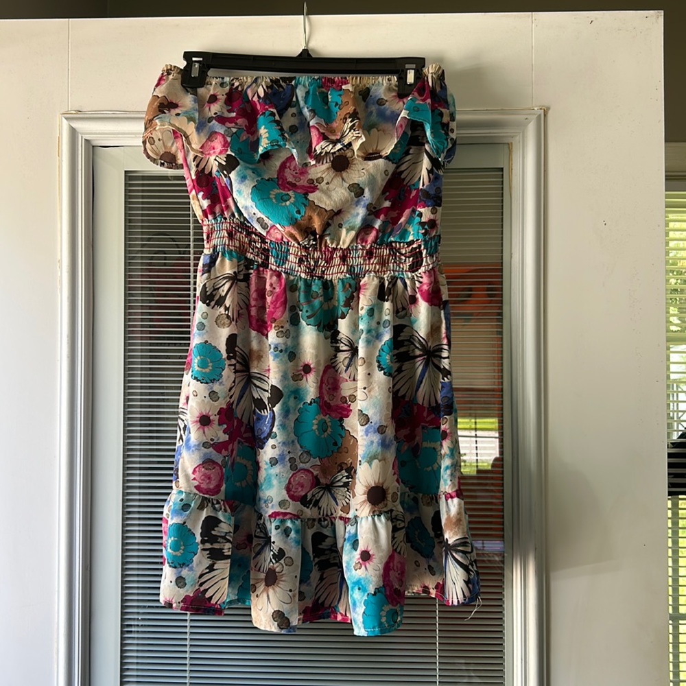 Strapless floral print, ruffle top with ruched waist, fluttered hem